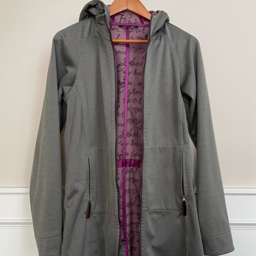 Lululemon RARE Women's Rain Coat Size 6